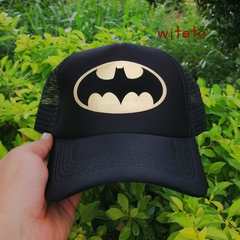 GORRA BATMAN LOGO DORADO